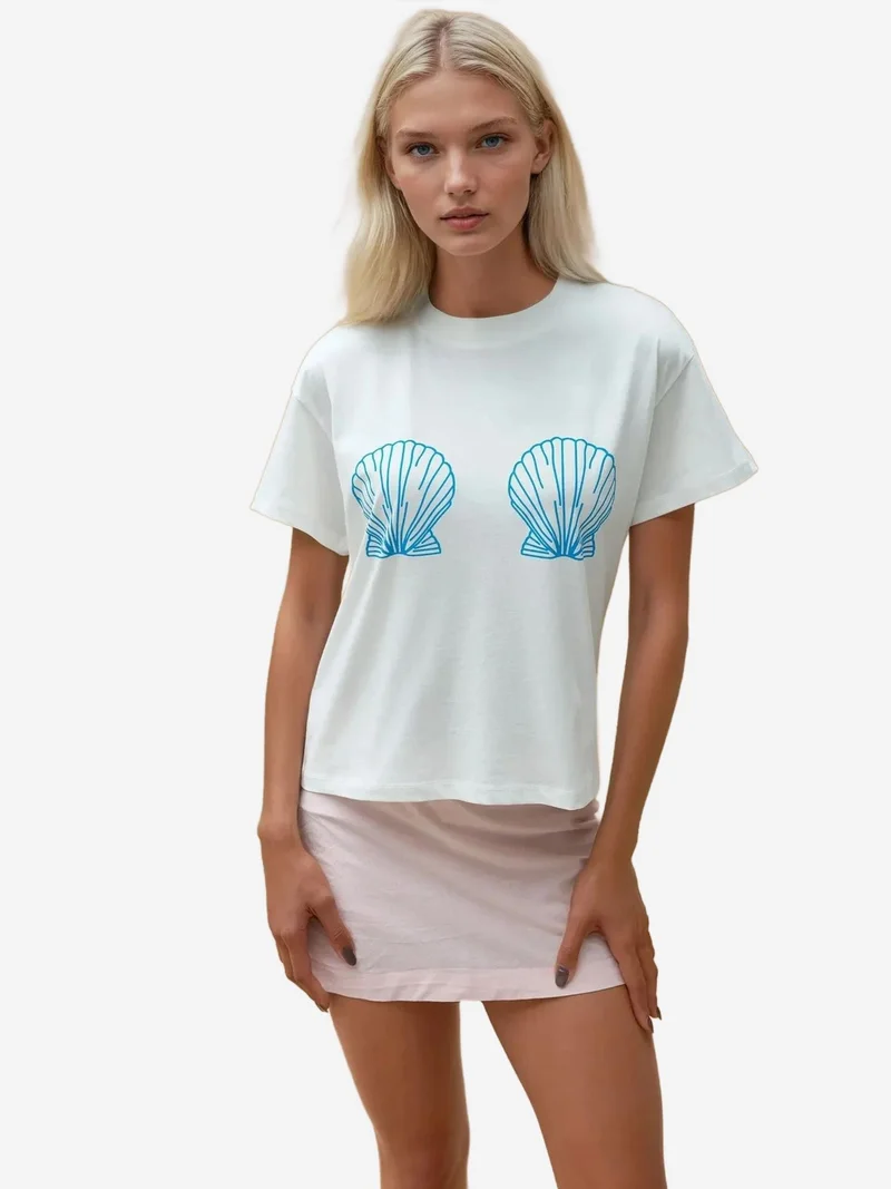 هيكاب تيشيرت قطن % بقصة عادية وياقة دائرية وطبعة